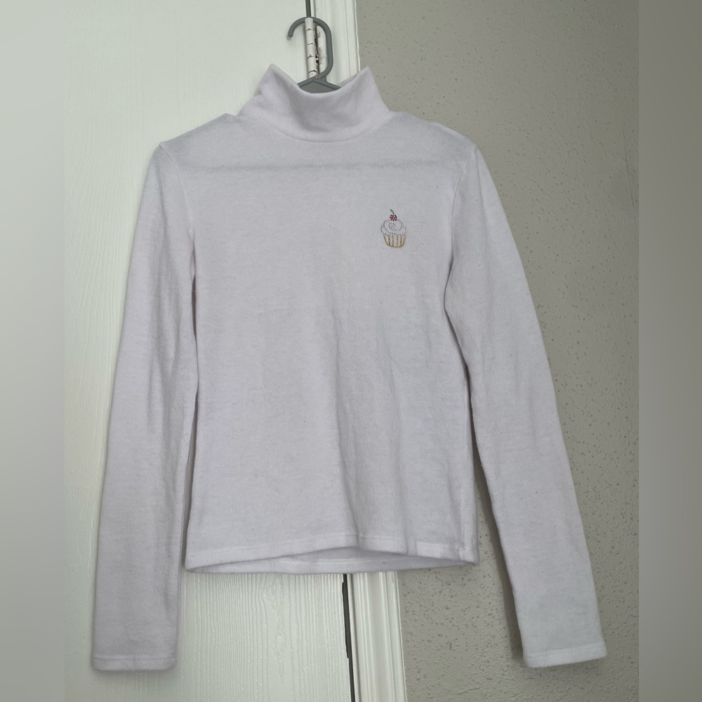 PERFECTLY IMPERFECT Elegant White Turtleneck with Cupcake Detail size M